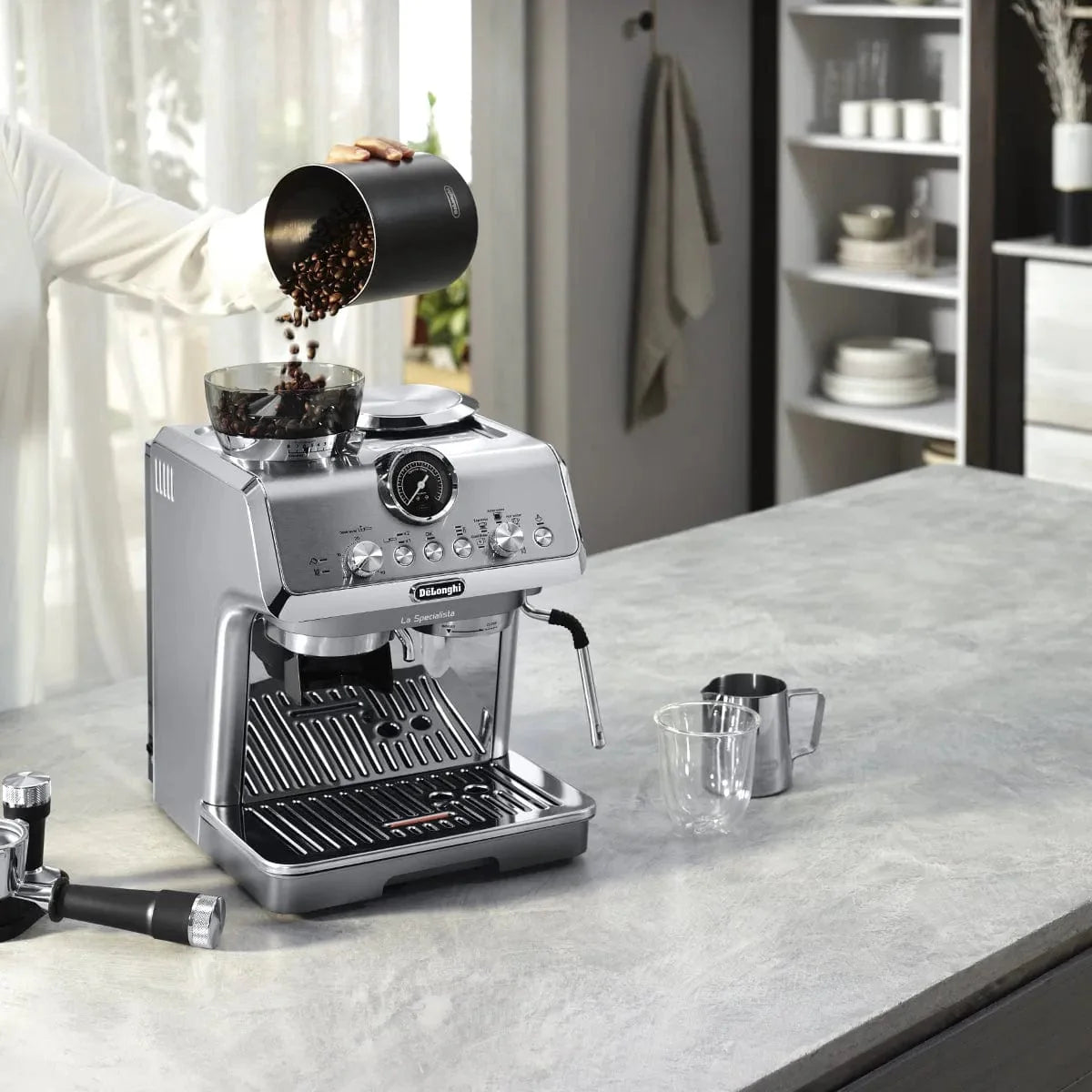 DeLonghi La Specialista Arte Evo Semi-Automatic Espresso Machine with Cold Brew EC9255M